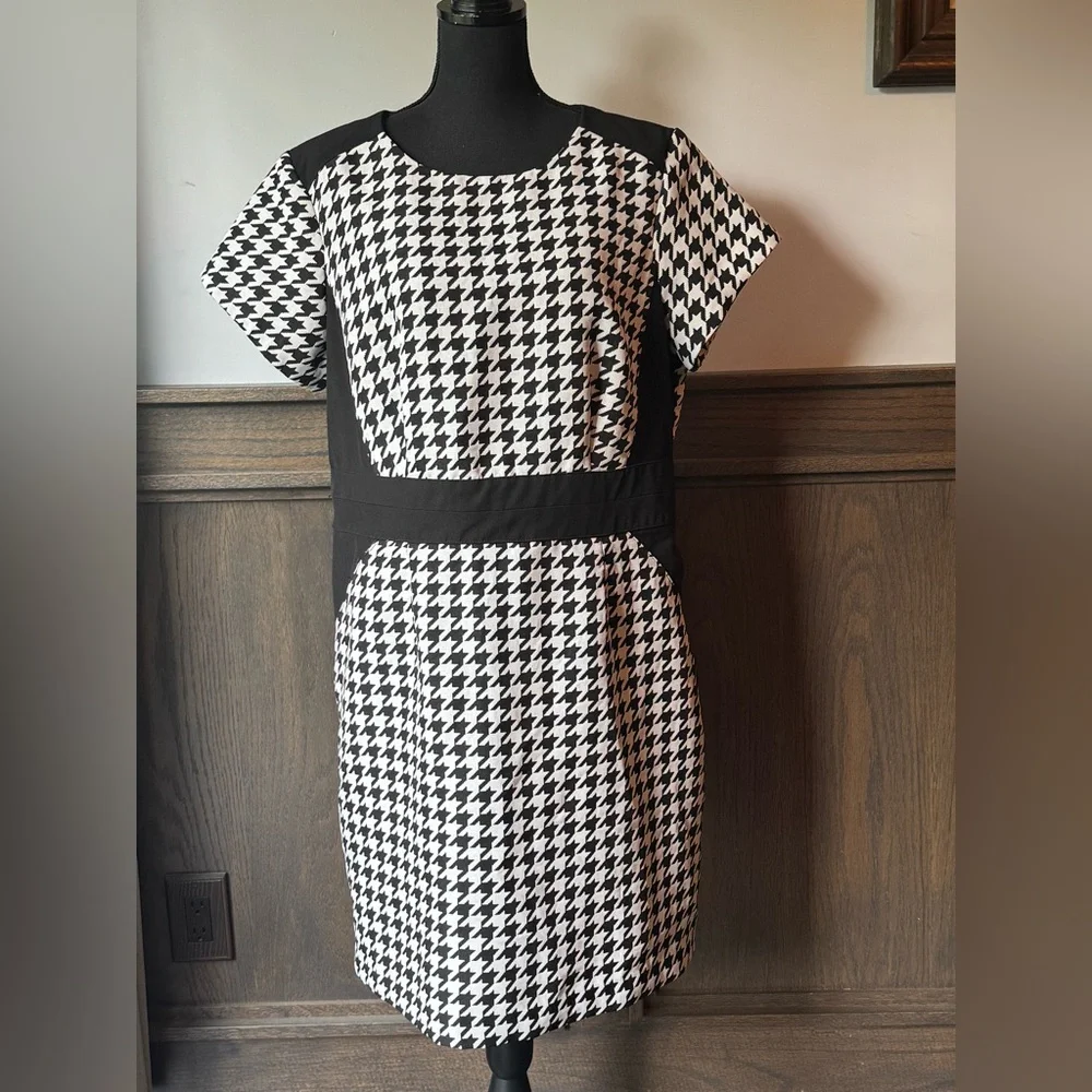 Shelby & Palmer Black and White Houndstooth Mini Dress - Picture 1 of 7